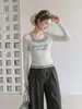 Camiseta feminina de manga comprida com gola quadrada e estampa de bolinhas brancas, top estilo halter falso de duas peças, outono 2026