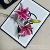 Casamento Lírio de Filme Artificial com 3 Cabeças com Sensação de Fruta Decoração de Lírio Artificial de Alta Qualidade Móveis Domésticos Flores Falsas Macias