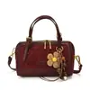 Bolso de mano coreano retro de lujo ligero de nicho para mujer, bolso versátil elegante para el hombro y cruzado de principios de otoño de 2026 para el trabajo y los desplazamientos
