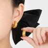 Pendientes de malla en forma de C con diseño de cuadros de diamantes retro de estilo francés, de alta gama, ligeros y de acero de titanio para mujer.
