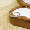 Anel Aberto Minimalista Estilo Ins Cool com Diamante Zircônia Cruz Estrela Explosiva para Mulheres Nicho High-End Anel de Luxo Leve