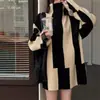 Diseño Casual Otoño/Invierno 2026 Cuello Alto Holgado Irregular Suéter Rayado Elegante y Único Moda Femenina Tendencia
