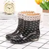 Sapatos e botas femininos estilosos e espessos com forro de fleece, sapatos de borracha para cozinha para adultos, galochas curtas impermeáveis e antiderrapantes
