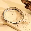 Nueva Pulsera Europea y Americana Popular Exagerada de Aleación de Ala Ancha Pulsera de Moda Personalizada Patrón Martillado Cepillada Pulsera con Hebilla de Resorte