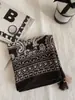 2026 Colgante de Borla para Año Nuevo Bufanda Cuadrada Ropa Artística Retro Combinación Bufanda Delgada de Seda Protección para el Cuello Bufanda Estilo Celebridad Nueva