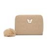 Cartera de mujer con borla de pelo y cremallera versión coreana de todo-partido simple acolchada con costura decorativa de mariposa cartera corta al por mayor