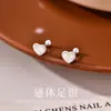 Brincos delicados e pequenos em formato de borboleta e gota redonda, feitos de prata 999 pura, projetados para mulheres, com um visual moderno e estiloso inspirado no Instagram, perfeitos para manter os piercings de orelha