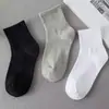 Calcetines Zhuji al por mayor baratos negros, blancos, grises de verano de corte bajo transpirables absorbentes de sudor antiolor unisex calcetines cortos tipo tobillero para barco calcetines de hombre