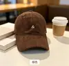 Gorra de béisbol de pico de pato bordada simple estilo coreano para mujer, nuevo modelo 2026, gorra de béisbol de ala ancha moderna y versátil para hombre, adecuada para primavera, otoño e invierno
