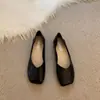 Zapatos Retro Cuadrados de Moda para Abuela Mujer Suela Plana 2026 Otoño Invierno Nuevos Mocasines Estilo Hada Cuero Suave Boca Baja Zapatos Individuales