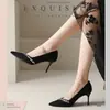 Salto alto feminino francês 2025 novo design de salto agulha com strass sapatos de nicho pés não cansados