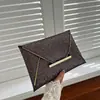 Bolso de Noche Novedoso Europeo y Americano de Moda Tipo Sobre, Bolso de Mano Casual Sencillo de Color Sólido, Bolso de Mano de Moda de Nicho para Mujer