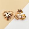 Broche de perlas de crisantemo hecho a mano, joyería coreana de lujo, regalo de alta gama, accesorios sencillos que combinan con todo, accesorios para el cabello, ropa