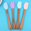 Cor de doces transfronteiriço mini raspador de silicone raspador de tamanho pequeno ferramenta de cozimento cozinha cabo de madeira pá de silicone resistente a altas temperaturas