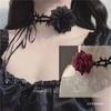 Gargantilla con correa de rosa roja negra, diseño de nicho Diablo Punk, collar con cadena para el cuello con flor de rosa