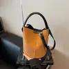 Bolso cruzado de nicho transfronterizo, nuevo modelo 2026, bolso de mano simple y elegante, bolso tipo cubo, bolso de hombro para el trabajo, bolso versátil para madre e hija