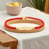 Pulsera de Hilo Rojo de Venta Caliente Transfronteriza con Letra Inglesa A-Z y Colgante Grabado Dorado en Forma de Corazón, Pulsera Ajustable, Versátil