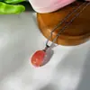 Novo Colar de Pedra Natural Quadrada Pequena 2023 Pingente de Ágata Cristalino sem Forma Feminino Sete Cores Explosões
