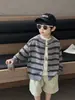 Suéter cárdigan de rayas finas para niño para primavera y otoño, estilo coreano, top casual elegante y versátil para niños, ropa de bebé de moda