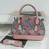Bolsa de Mão Vintage Estilo Francês com Detalhe de Concha para Mulheres, Nova Moda 2025 Estilo Hong Kong Material Patchwork Bolsa de Ombro e Transversal para Mulheres