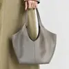 Cuero genuino, gran capacidad, elegante bolso de hombro con una estética moderna, nueva colección 2026, bolso de mujer, adecuado para ir al trabajo, bolso tote con un ambiente relajado