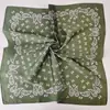 Novo lenço quadrado floral de 70 cm de Rao Yun, seda sintética com estampa digital padrão paisley, lenço de pescoço feminino versátil, disponível para atacado