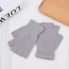 Atacado do fabricante luvas de cor sólida de meio dedo para homens e mulheres outono e inverno quentes à prova de frio luvas de malha sem dedos para ciclismo luvas de estudante