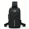 Mochila de Pecho con Candado de Combinación Antirrobo Película de Cuero Impermeable Puerto de Carga USB Multifuncional Deportiva de Hombro Único Cruzada para Montar en Motocicleta