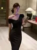 Vestido de Verano Nuevo Estilo Hepburn de Gama Alta con Cuello en V Negro Diseño Versátil Efecto Adelgazante de Manga Corta Estilo Cola de Pez