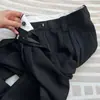 ¡Muy recomendable! ¡La textura es increíble! Súper estiliza~ El diseño de cintura plisada del pantalón de traje le da un aspecto de pierna recta, elegante y con caída