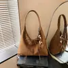Bolsa de mano casual de gran capacidad estilo coreano, un bolso de hombro de lunares moderno y minimalista para mujer, un bolso de mano ligero y elegante para ir al trabajo