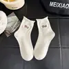 Meias fofas para mulheres, estilo fino de verão, meias de cano médio com desenho animado para estudantes do ensino fundamental, meias brancas com bolhas, novo modelo popular de 2026