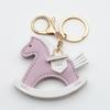 TikTok Mais Vendido Couro Cavalo de Balanço Chaveiro Acessórios Pingente Pônei Pendurar na Bolsa Desenho Animado Cavalo de Tróia Pequeno Chaveiro
