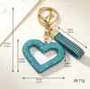 Nuevo llavero con forma de corazón hueco con diamantes, accesorio de arcilla totalmente cubierto de diamantes, decoración para bolso de mujer, colgante para interior de coche