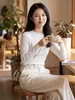 100% lana pura Yangzi alemán 18 puntos sin costuras elegante ajustado cuello semi-alto adelgazante punto base suéter para mujer