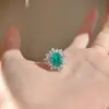 Anillo Ovalado de Paraíba Cultivada de 2 Quilates con Montura de Racimo, Aspecto Vintage de Alta Gama, Anillo para Mujer de Diamante de Alto Carbono Color Huevo de Paloma