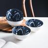 Tigela de cerâmica de cor de subesmalte de alta temperatura azul e branco alto valor de cor louça doméstica criativa uma variedade de tigela de arroz colorida à mão na loja pequenos presentes