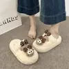 Pantuflas Peludas de Suela Gruesa para Aumentar la Altura 2026 Invierno Nuevas Lindas de Dibujos Animados de Punta Cerrada de Algodón Pantuflas Peludas para Mujer Uso en Exteriores