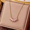 Collar de acero de titanio chapado en oro de lujo ligero y sin decoloración, cadena de clavícula con lazo de moda versátil para mujer, fabricantes