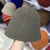 Chaqueta de punto de lana japonesa de piña sombrero de cubo cálido para mujer otoño e invierno nuevo sombrero de cuenca pequeño retro literario para la cara