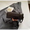 Bolsa Pequena de Mão com Padrão de Crocodilo da Moda para Mulheres 2025 Nova Bolsa Baguete de Axila de Alta Qualidade Bolsa de Ombro Único Transversal de Luxo Leve