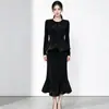 Conjunto de Duas Peças Miyake 2026 Outono Inverno Veludo Blazer Acinturado Elegante Saia Sereia