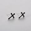 Pendientes divertidos con personalidad de temperamento coreano, simples, pequeños y frescos, con esmalte de trébol de cuatro hojas, no son fáciles de alergiar, pendientes de plata esterlina.