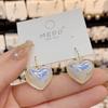 Estilo coreano Moda Elegante Sereia Ji Fivela de orelha em forma de coração Sentido de design simples feminino Internet Popular All-match Brincos Brincos de estilo frio