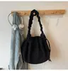 Bolsa Tote de Cordão Simples Transfronteiriça para Mulheres Outono 2025 Nova Bolsa de Ombro Transversal de Veludo de Luxo Leve