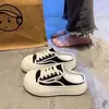 Sandalias sin tacón Nuanfeng Laibeibele Campus Estilo Nuevo Verano 2026 Tenis Blancos de Moda Estilo Pareja Zapatos Medios