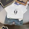 Ropa Infantil Elegante Nueva de Verano 2025 para Niños, Conjunto de Dos Piezas de Manga Corta para Bebé con Estampado de Alas de Moda