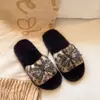 Nuevas Pantuflas Planas Peludas Estilo Coreano para Mujer Otoño/Invierno 2026, Cómodas para Usar al Aire Libre, con Lazo de Pedrería, Pantuflas de Algodón