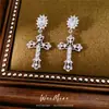 Collar de cruz con circonita chapado en oro real, cadena para la clavícula de lujo ligero de alta gama, conjunto de joyería de moda minimalista de nicho