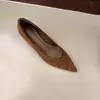 Sapatos femininos de bico fino com salto baixo estilo francês 2026 Outono/Inverno Novo Estilo Moda Confortável Camurça Sapatos Femininos Boca Rasa Sapatos de Festa